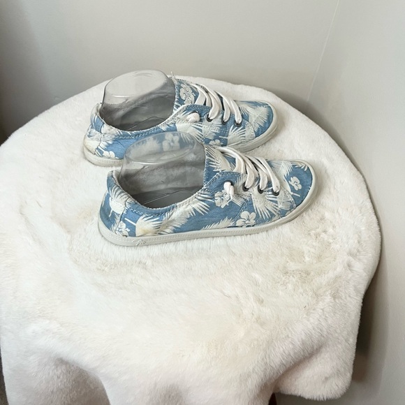 Jellypop Women’s Blue and White Floral Slip In Sneakers Sz 8.5 - Picture 5 of 7